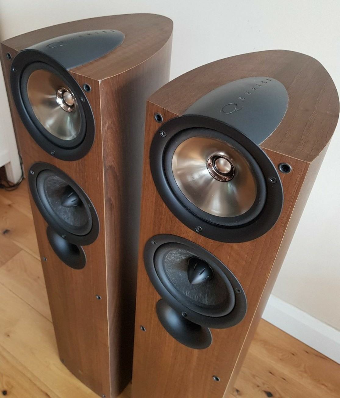 kef-iq5-mint-stanje-2x130w-sni-eno